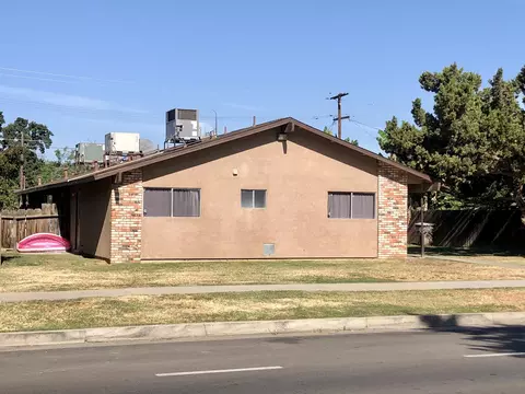 215 N E St, Tulare, CA 93274 photo 3