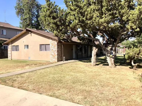 215 N E St, Tulare, CA 93274 photo 1