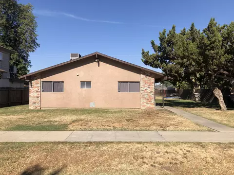 215 N E St, Tulare, CA 93274 photo 2