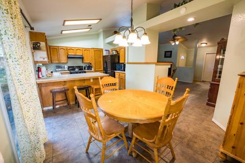 1706 E Perez Ct, Visalia, CA 93292 photo 12