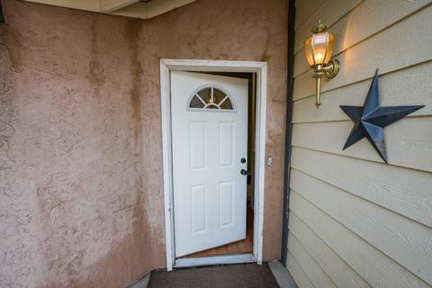 1706 E Perez Ct, Visalia, CA 93292 photo 8