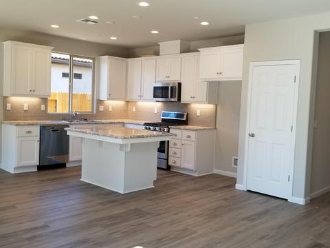 471 Daphne Ln, Lemoore, CA 93245 photo 4