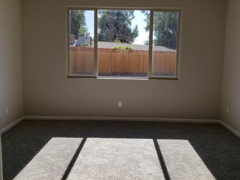 471 Daphne Ln, Lemoore, CA 93245 photo 9