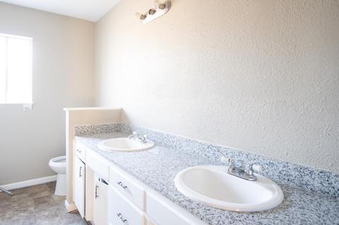 650 N E St, Tulare, CA 93274 photo 4