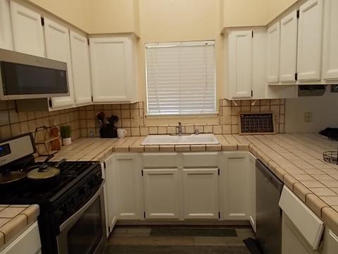 1329 E Ferguson Ct, Visalia, CA 93292 photo 6