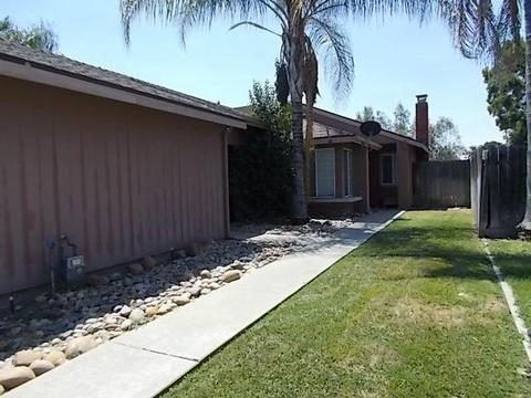 1329 E Ferguson Ct, Visalia, CA 93292 photo 2