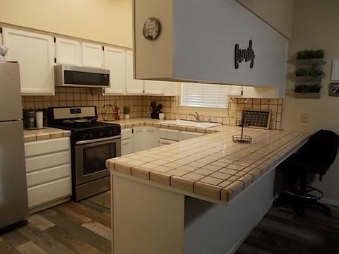 1329 E Ferguson Ct, Visalia, CA 93292 photo 5