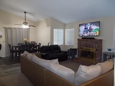 1329 E Ferguson Ct, Visalia, CA 93292 photo 4
