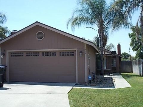 1329 E Ferguson Ct, Visalia, CA 93292 photo 1