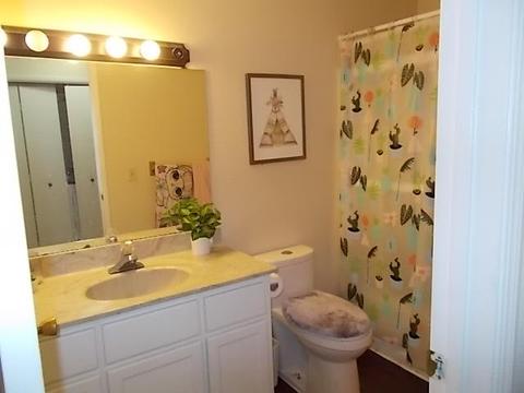 1329 E Ferguson Ct, Visalia, CA 93292 photo 11