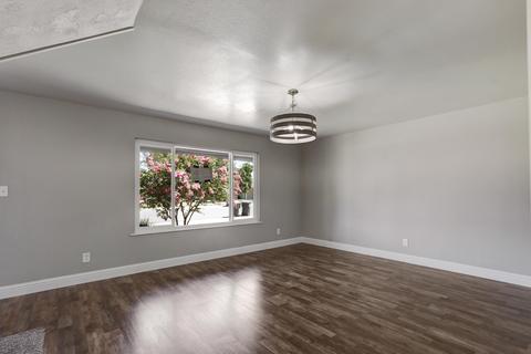 531 W Iris Ave, Visalia, CA 93277 photo 14