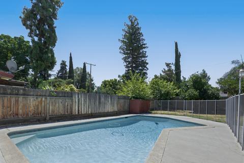 531 W Iris Ave, Visalia, CA 93277 photo 27