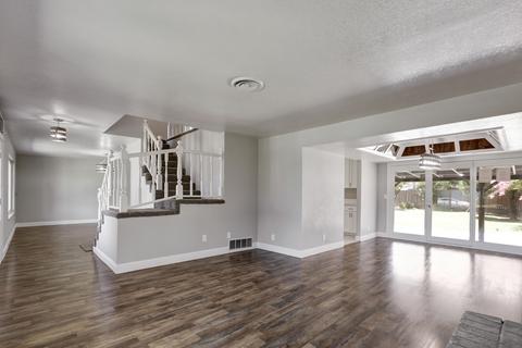 531 W Iris Ave, Visalia, CA 93277 photo 8