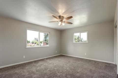 531 W Iris Ave, Visalia, CA 93277 photo 22