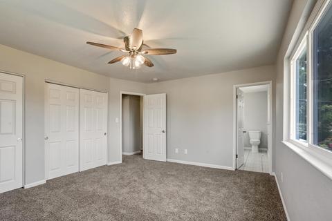 531 W Iris Ave, Visalia, CA 93277 photo 23