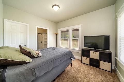 210 E 11th St, Hanford, CA 93230 photo 16