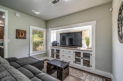210 E 11th St, Hanford, CA 93230 photo 6