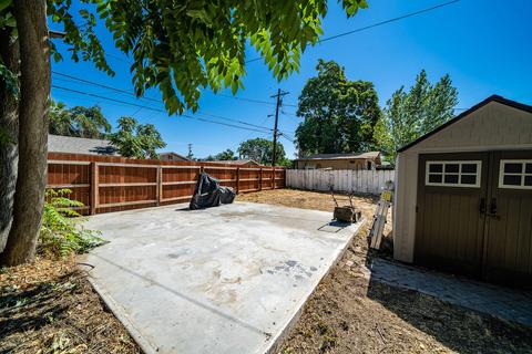 210 E 11th St, Hanford, CA 93230 photo 22