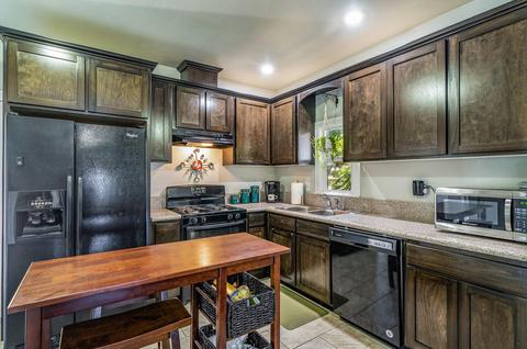 210 E 11th St, Hanford, CA 93230 photo 8