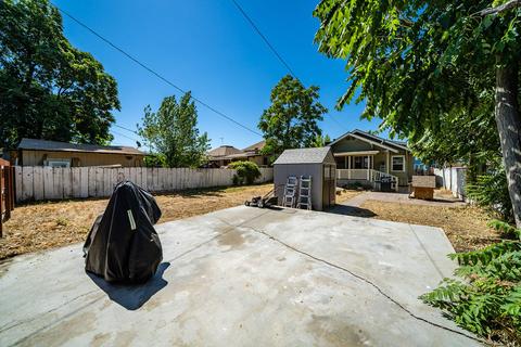 210 E 11th St, Hanford, CA 93230 photo 23