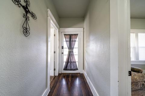 210 E 11th St, Hanford, CA 93230 photo 4