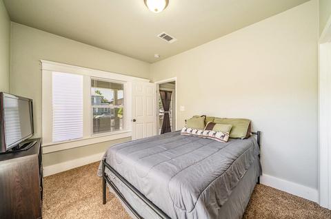 210 E 11th St, Hanford, CA 93230 photo 17