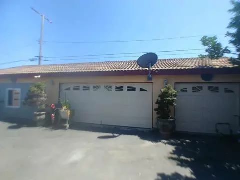 400 W Poplar St, Compton, CA 90220 photo 3