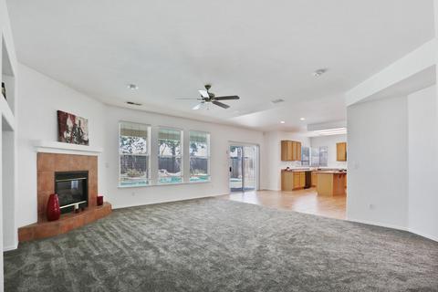 752 Brentwood Dr, Lemoore, CA 93245 photo 13