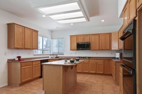 752 Brentwood Dr, Lemoore, CA 93245 photo 9