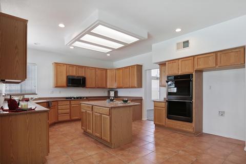 752 Brentwood Dr, Lemoore, CA 93245 photo 10