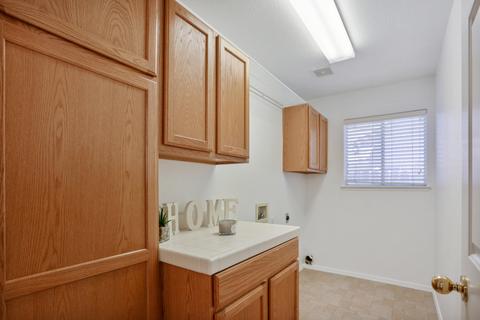 752 Brentwood Dr, Lemoore, CA 93245 photo 16