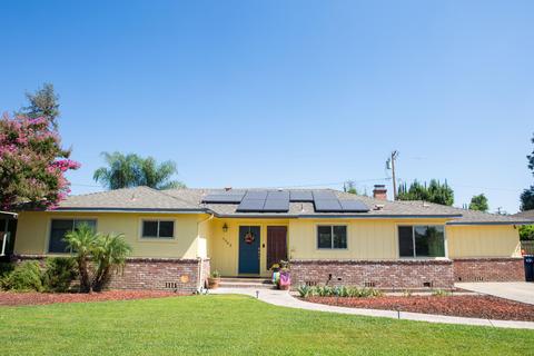 1042 E Cross Ave, Tulare, CA 93274 photo 2