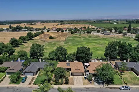 960 Sterling Ave, Sanger, CA 93657 photo 3