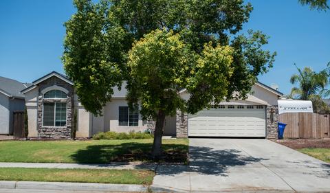1658 Hawthorn St, Lemoore, CA 93245 photo 1