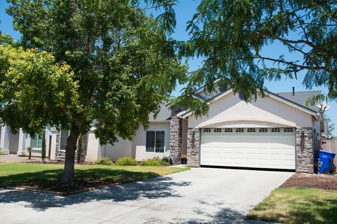 1658 Hawthorn St, Lemoore, CA 93245 photo 2