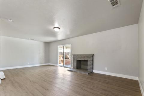 554 Lombardy Ln, Lemoore, CA 93245 photo 5