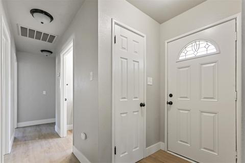 554 Lombardy Ln, Lemoore, CA 93245 photo 4