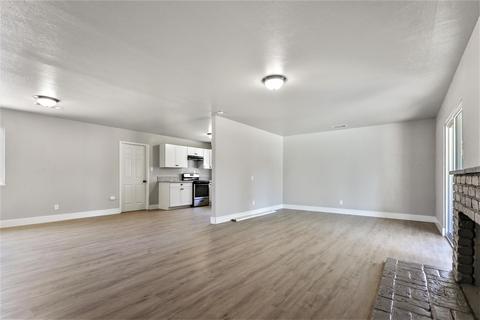 554 Lombardy Ln, Lemoore, CA 93245 photo 6