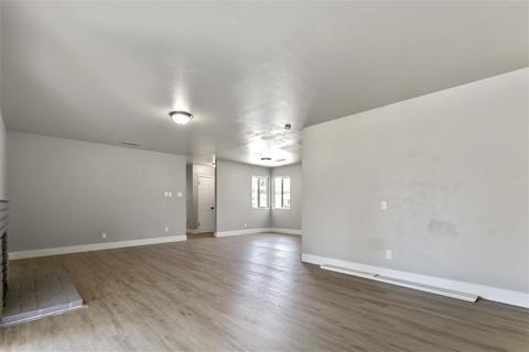554 Lombardy Ln, Lemoore, CA 93245 photo 7