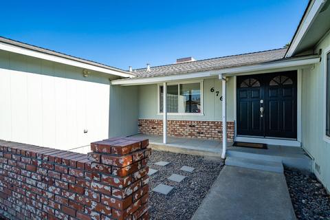 676 Tamarack Ln, Lemoore, CA 93245 photo 5