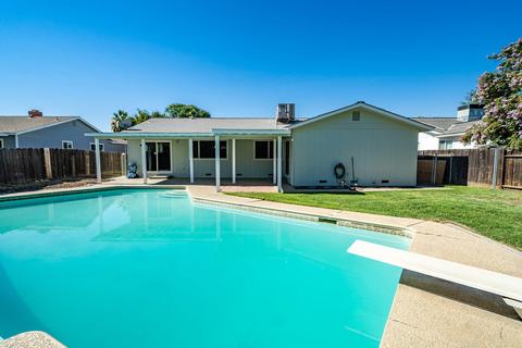 676 Tamarack Ln, Lemoore, CA 93245 photo 2