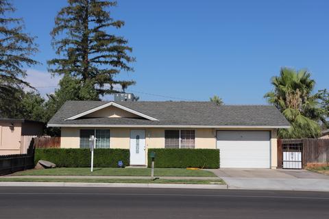 440 N E St, Tulare, CA 93274 photo 1