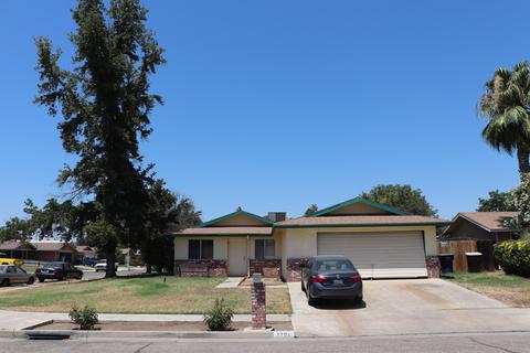 1704 E Bridger Ave, Tulare, CA 93274 photo 1