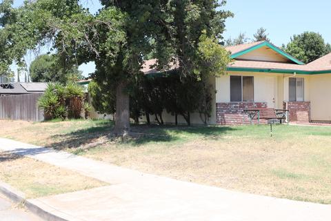1704 E Bridger Ave, Tulare, CA 93274 photo 2