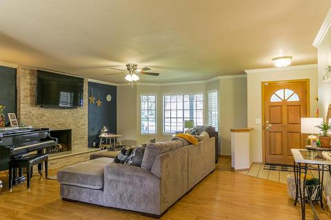 258 E Wilson Ave, Tulare, CA 93274 photo 10