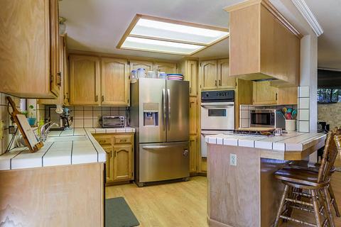 258 E Wilson Ave, Tulare, CA 93274 photo 16