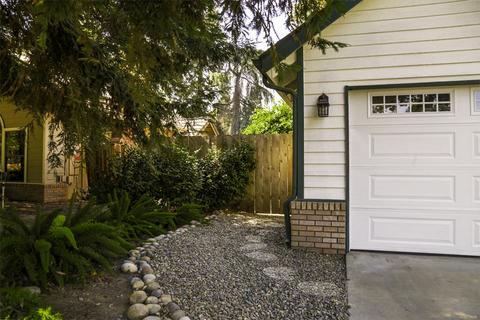 258 E Wilson Ave, Tulare, CA 93274 photo 3
