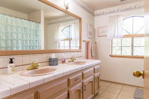 258 E Wilson Ave, Tulare, CA 93274 photo 32