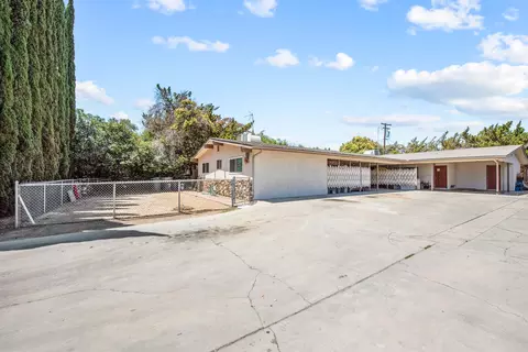 748 E Kaweah Ave, Visalia, CA 93292 photo 1