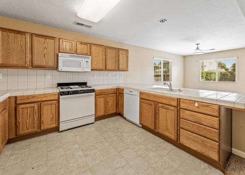 2415 E Chestnut Ct, Visalia, CA 93292 photo 7